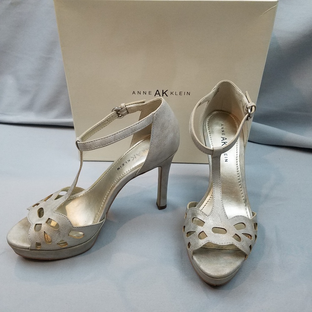 Anne Klein Silver Pewter Heels